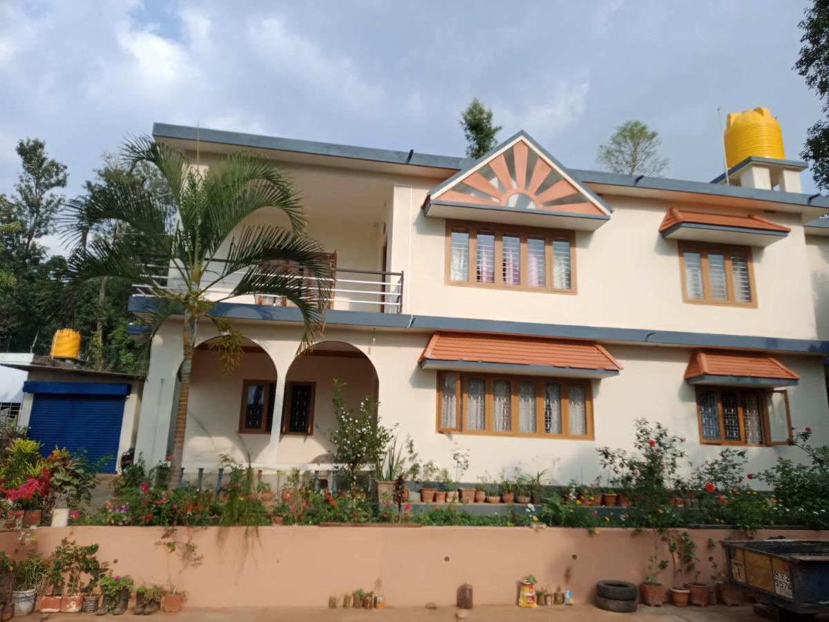Ferienwohnung Krishna Kuteera Siddāpur Exterior foto